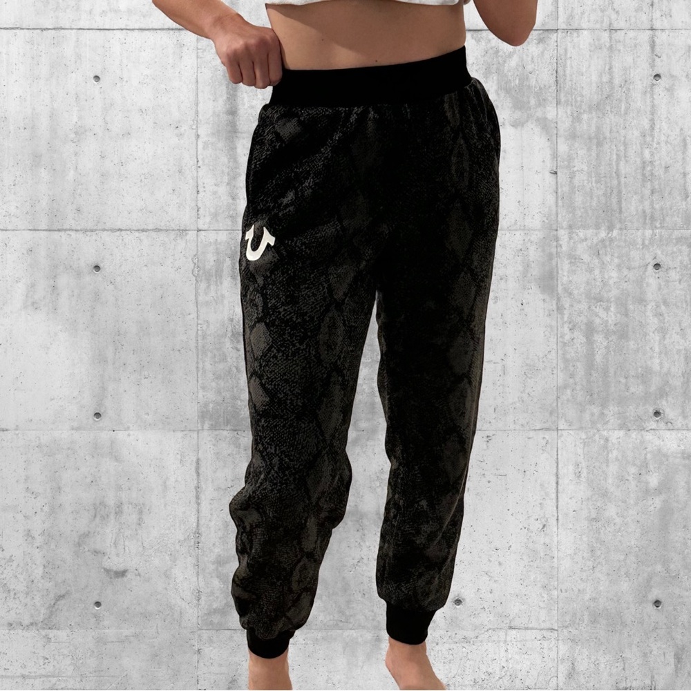 SZ:S True Religion Women’s Joggers Snakeskin Pattern - Size Small